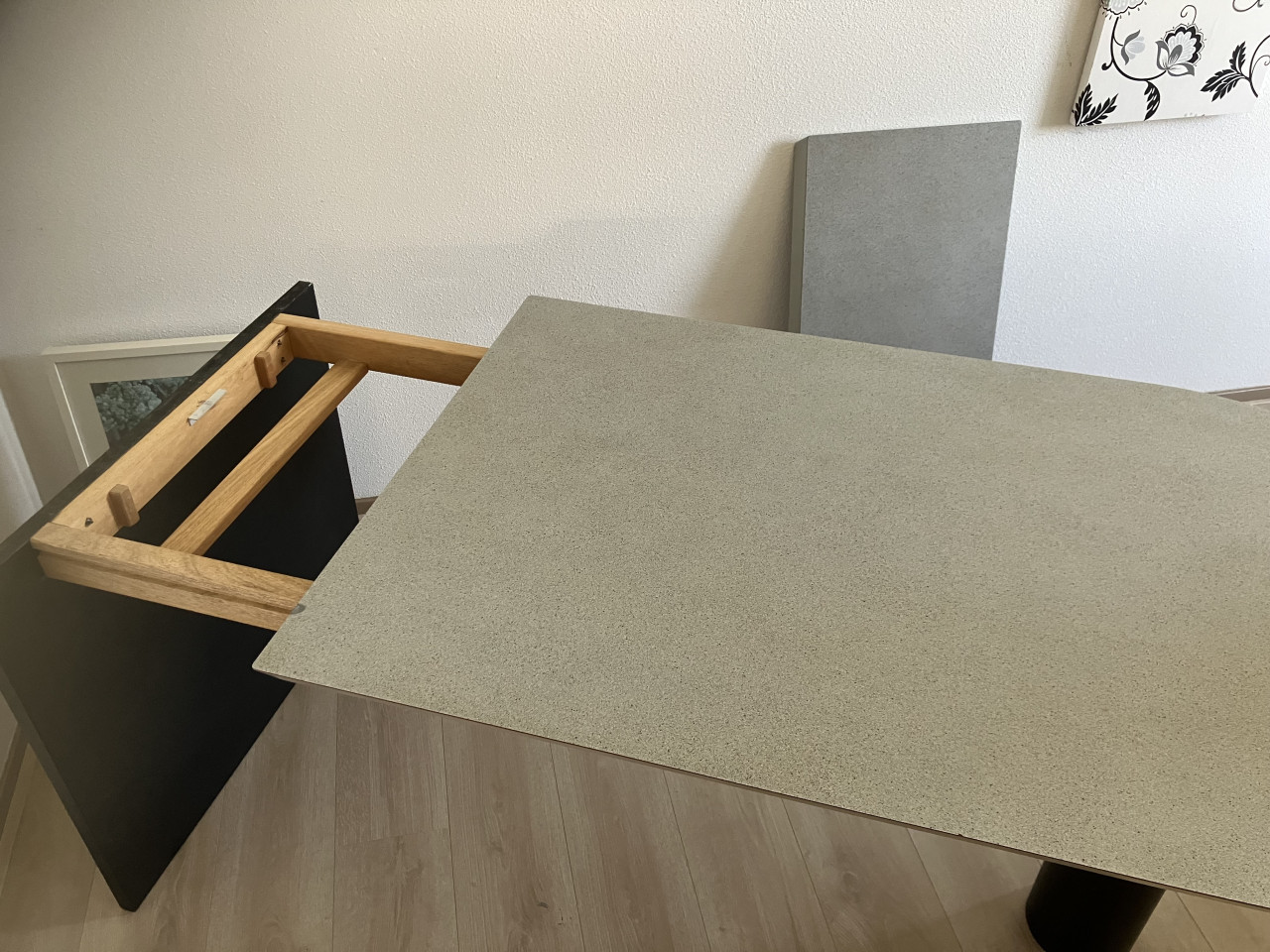 Eetkamertafel met uitschuifbaar passtuk
