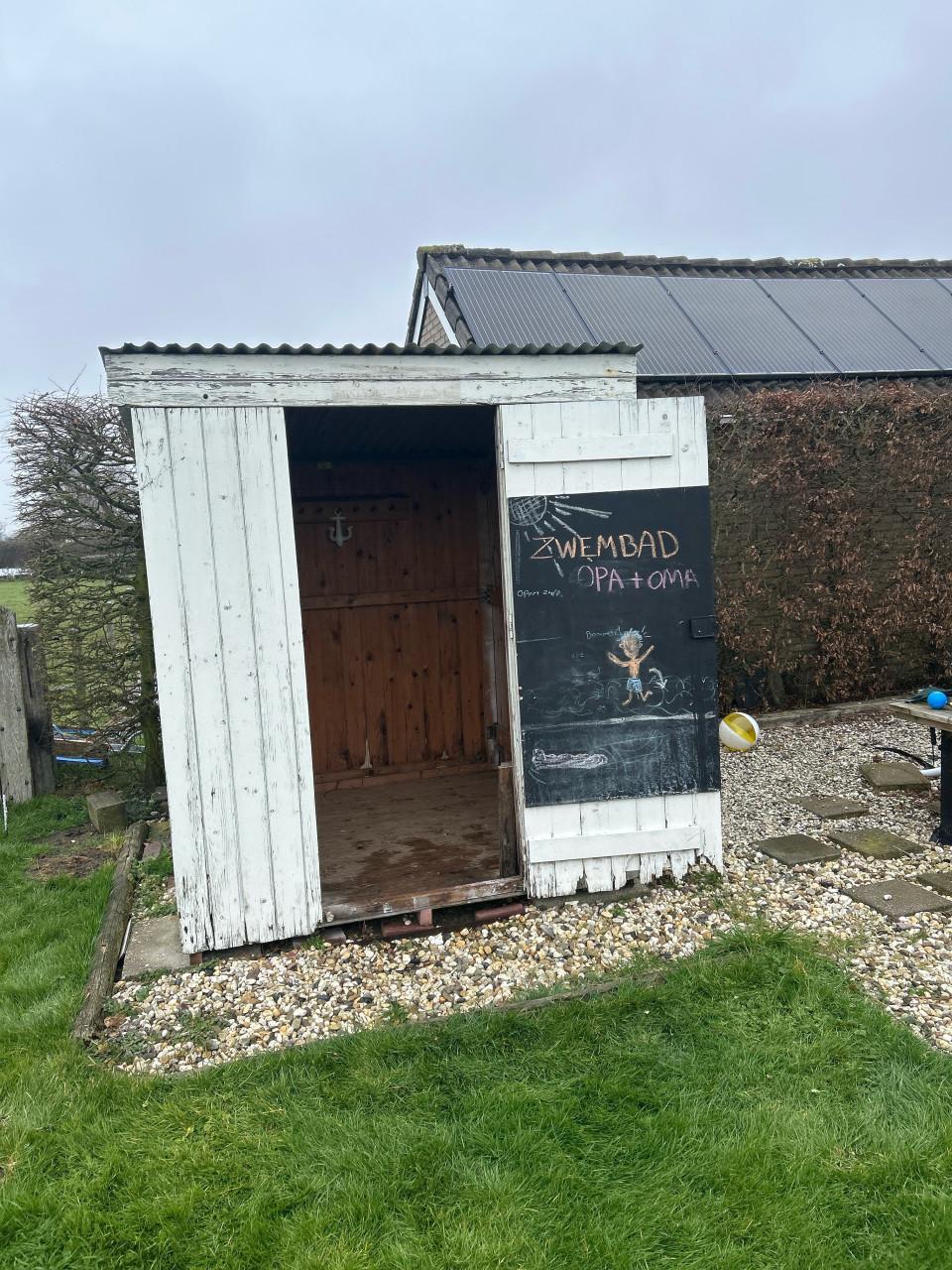 Gebruikt strandkotje / tuinhuisje – af te halen