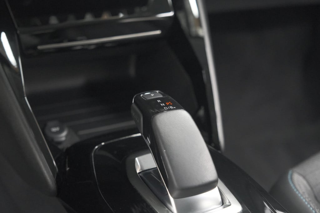 Peugeot 208 ev allure 50 kwh | 3 fase laadfunctie | parkeersensoren | apple