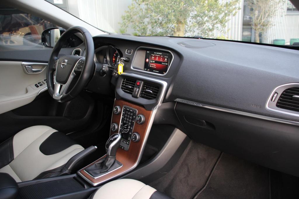 Volvo V40 cross country 2.0 t5 awd summum h&k - full options - panoramadak 