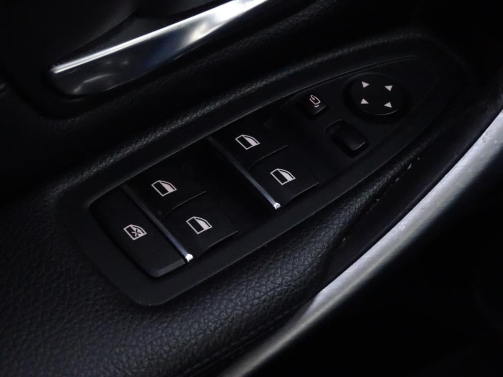 BMW 3-serie 330e luxury