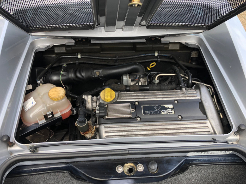 Opel Speedster 2.2-16v perfect onderhouden.