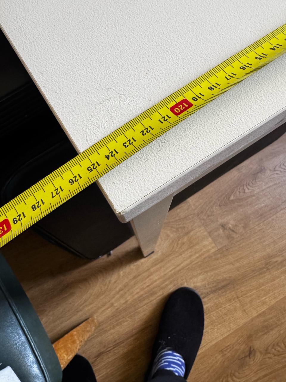 Smal stalen bureau 50 cm diep