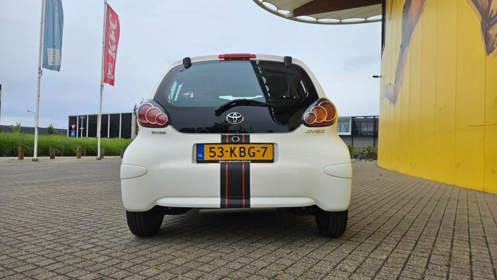 Toyota Aygo 1.0-12v xcite white