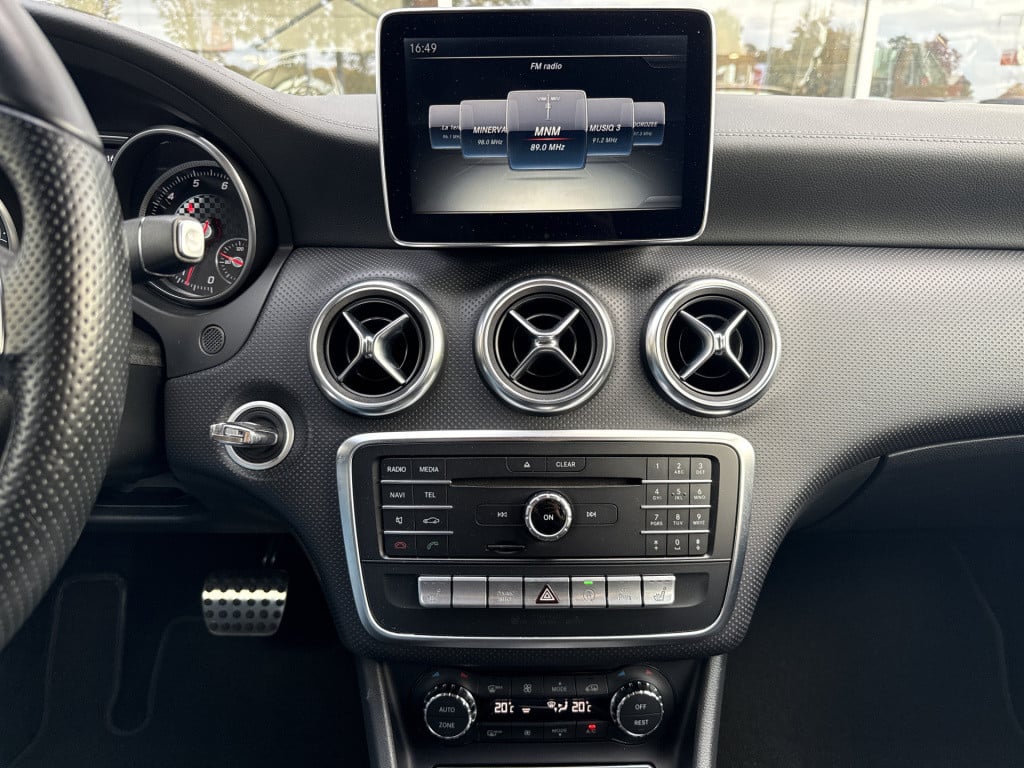 Mercedes-Benz A-Klasse 180 amg night edition plus | h&k | carplay | leder |