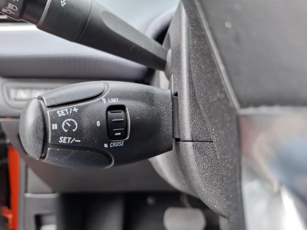Peugeot 208 110 allure automaat eat6 nav/clima/camv