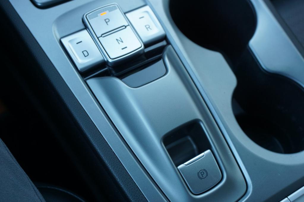 Hyundai Kona ev premium 64 kwh automaat - airco / navi / cruise / leder / s