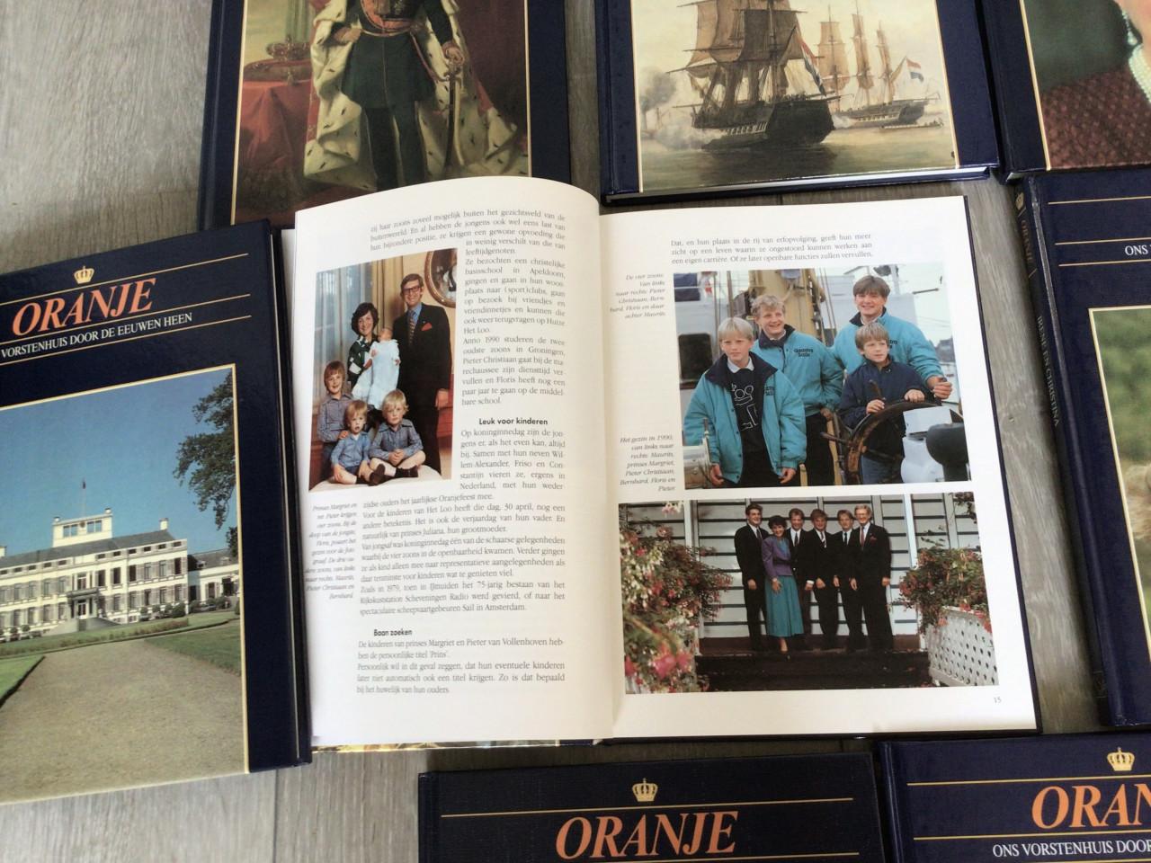 Oranje , ons vorstenhuis door de eeuwen heen