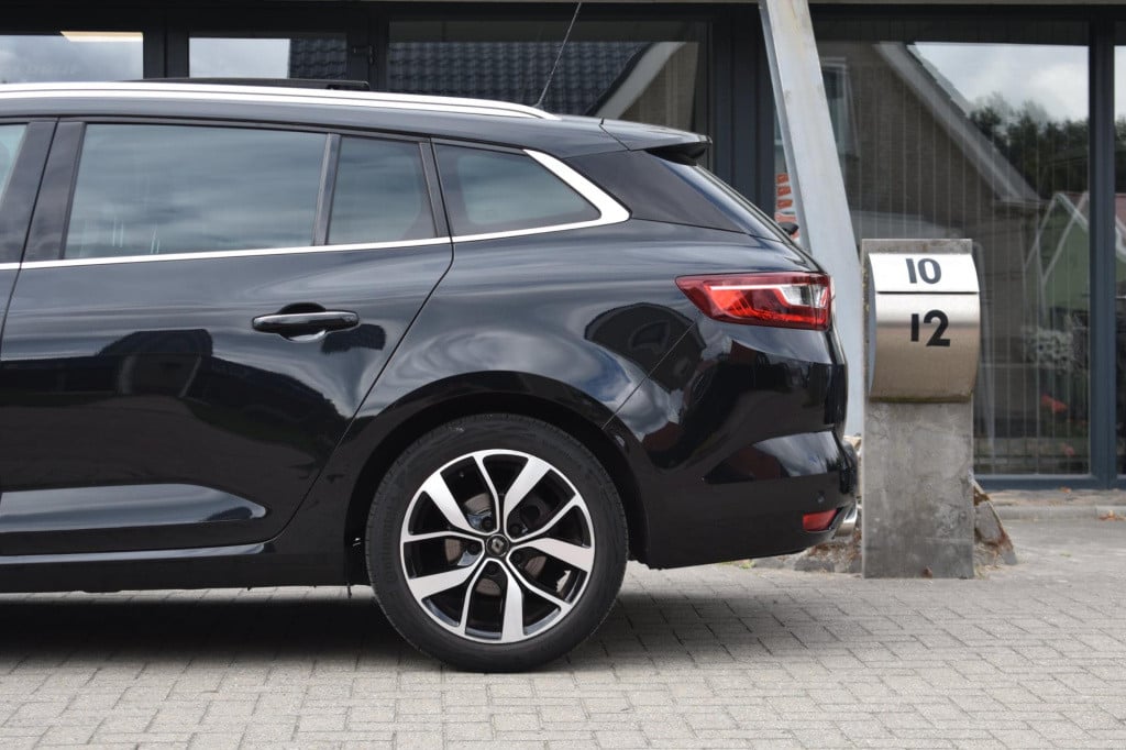 Renault Megane 1.3 tce bose | schuifdak | apple carplay | camera | adaptiev