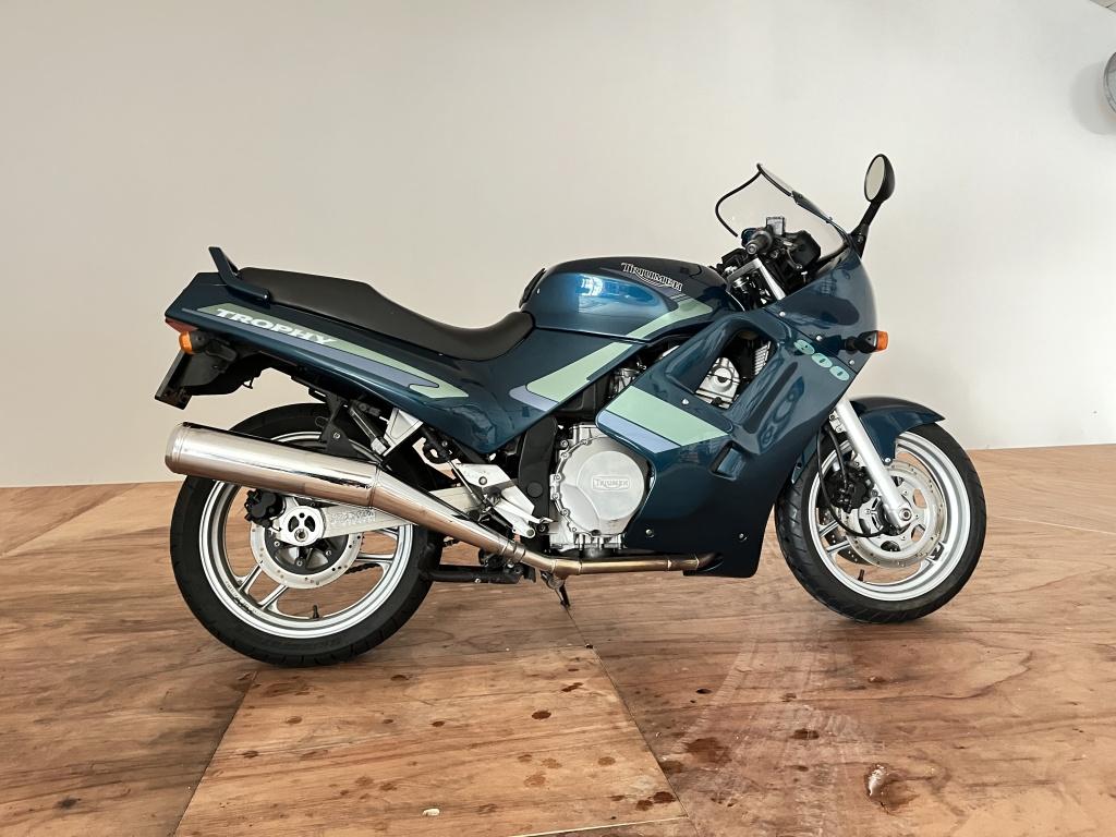 Triumph Trophy tour 900