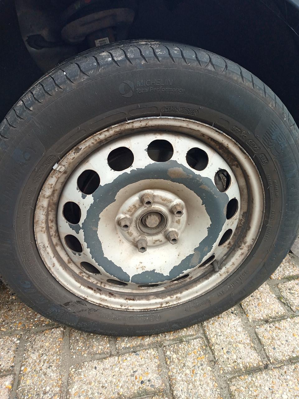 4 zomerbanden op velg 205/55 R 16 voor Caddy