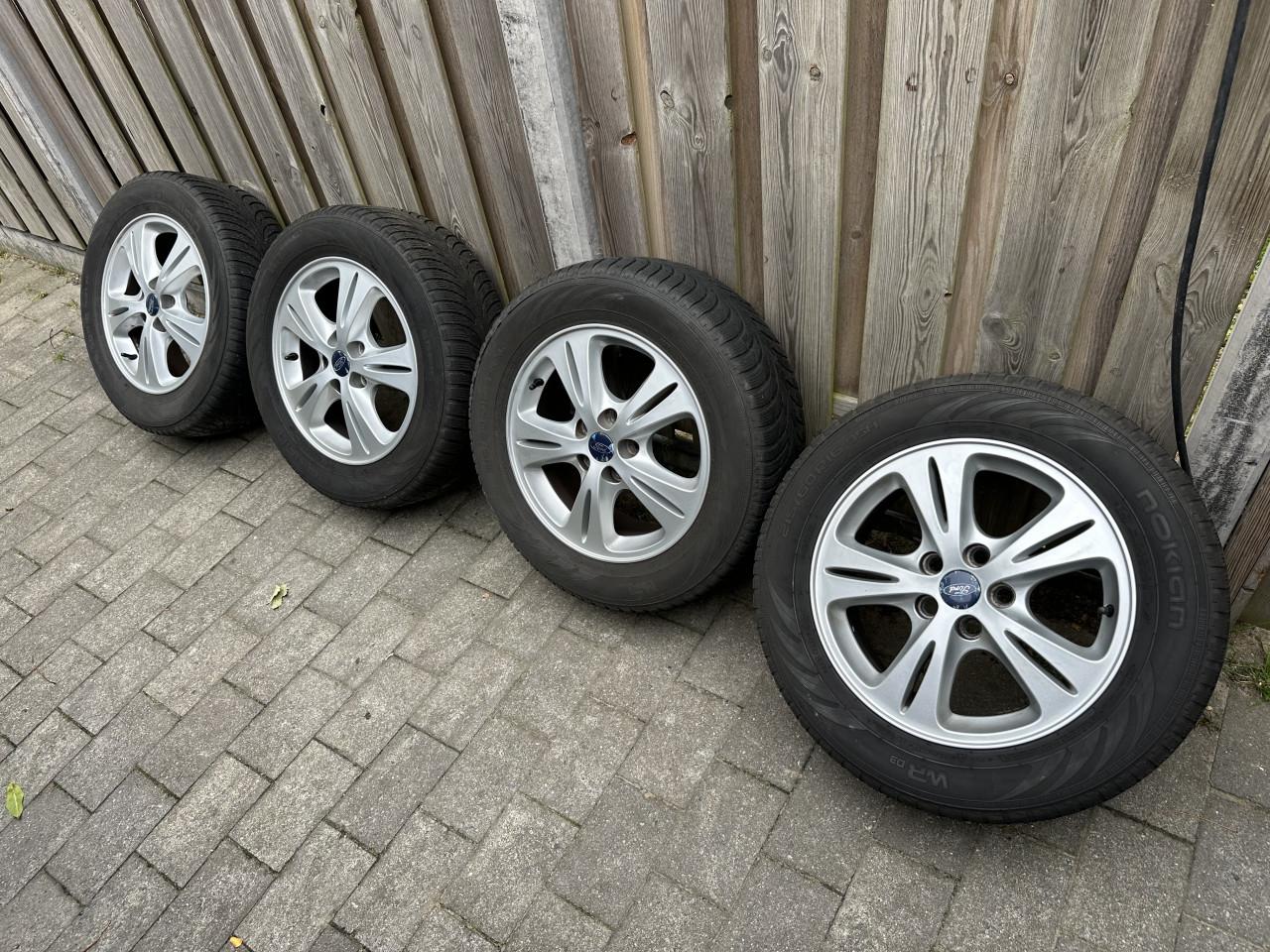 Winterbanden+velgen Ford