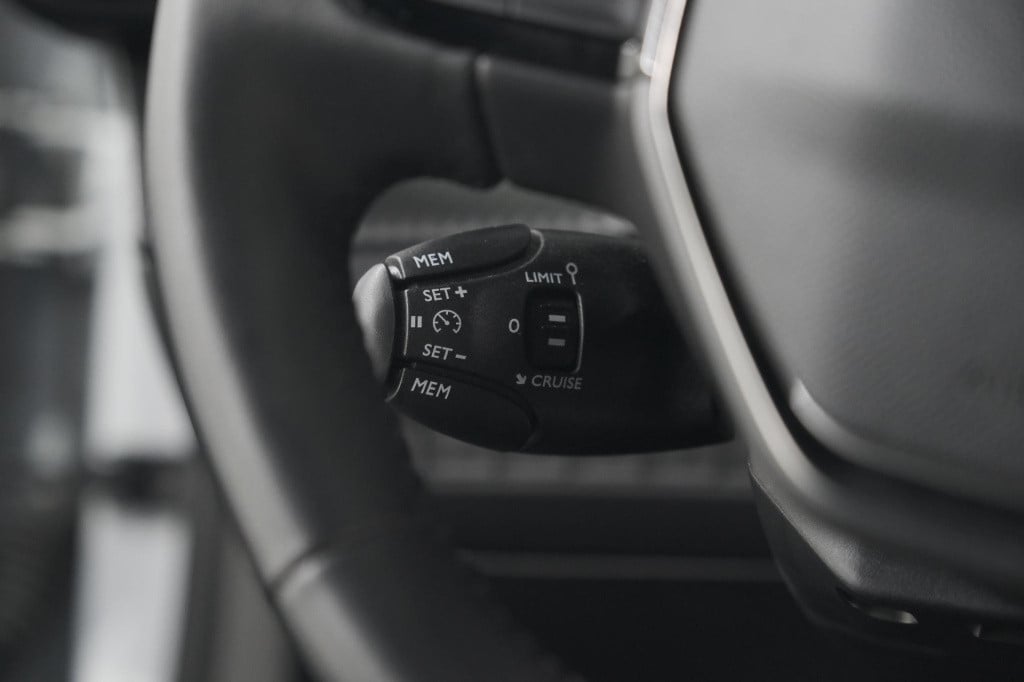 Peugeot 2008 puretech 130 eat8 allure | camera | navigatie | parkeersensore