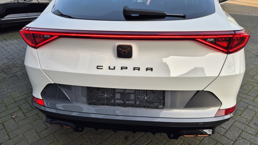Cupra Formentor performance*245pk*vz 1.4 e-hybrid*led*sportstoelen*19-inch*