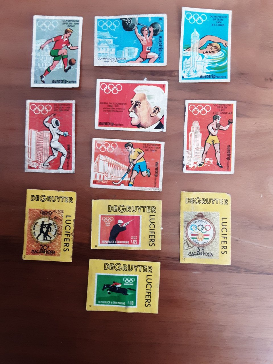 Plaatjes luciferdoosjes o.a. steden,molens, vlaggen, rookwaren, mode e.d.