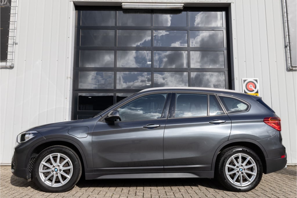 BMW X1 xdrive25e ✅trekhaak✅nav✅cc