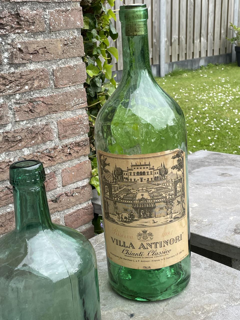 Oude gist/wijnflessen