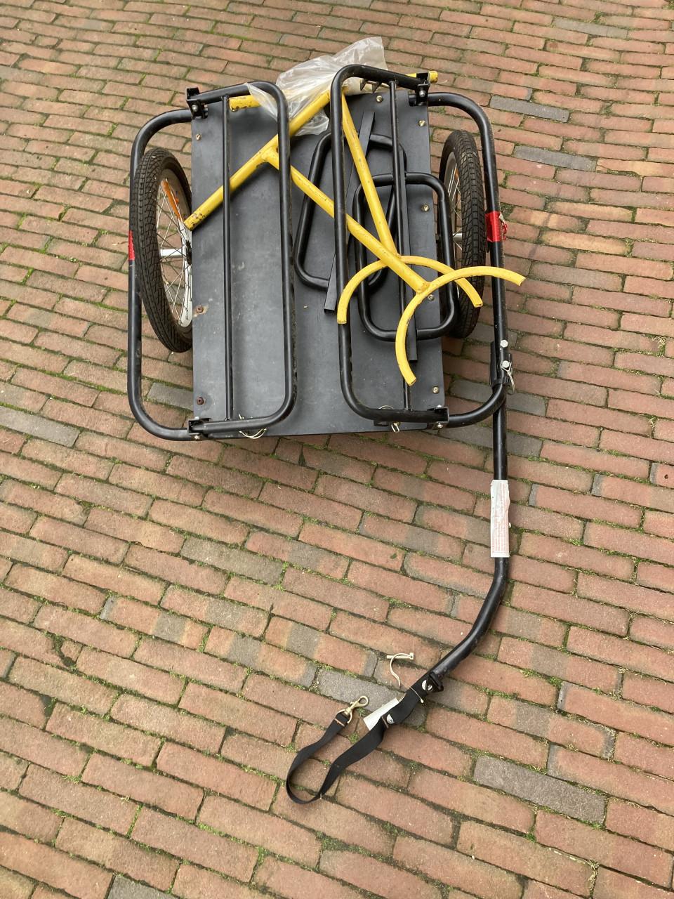 Hengelstokken, Vissteunen, Viskoffer(s), Viskar achter de fiets etc.