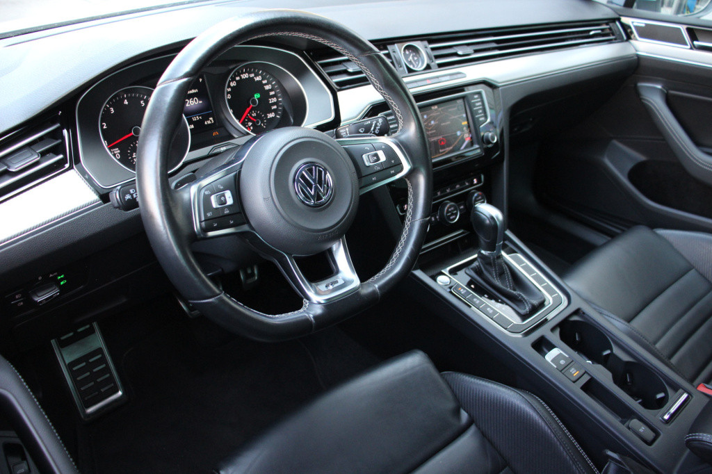 Volkswagen Passat variant 2.0 tsi 220pk highline r-line | dynauidio | acc |