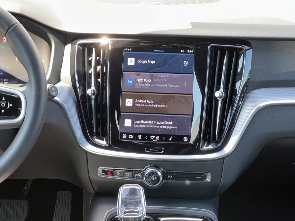 Volvo V60 t6 398pk recharge plus dark| adap.cruise| 360camera| trekaak