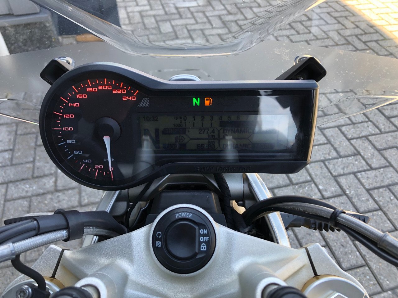 BMW R1200R LC uit 2017 met 65 dkm, full-option, kofferset, etc €8995,-