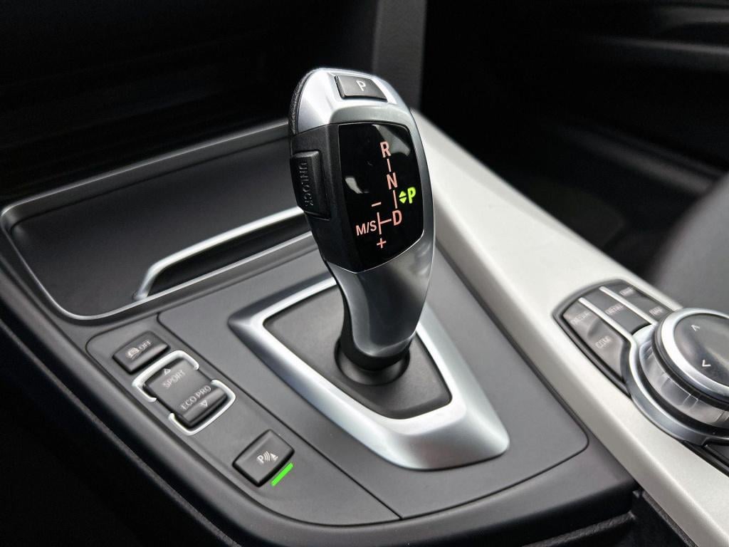 BMW 3-serie 320i xdrive executive | automaat | navigatie | leder | climate 