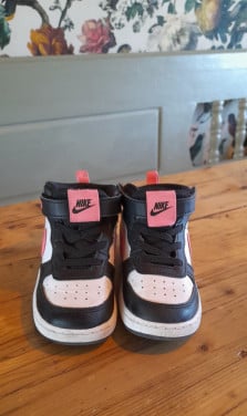 Nike meisjesschoenen maat 25