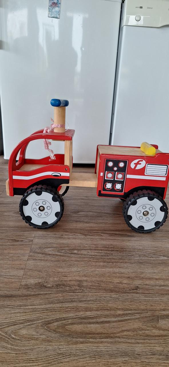 Houten speelauto