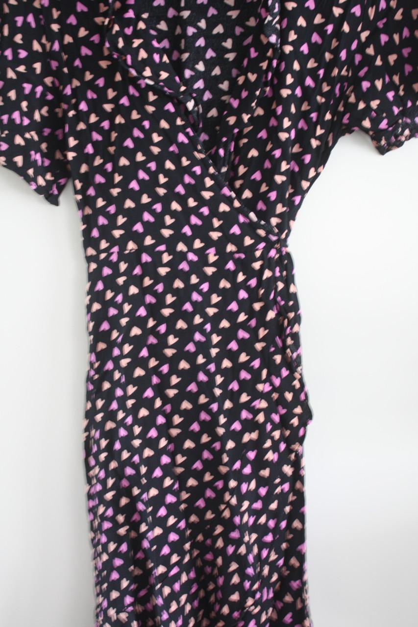 Zwart met gekleurde hartjes wikkel jurk  maat s