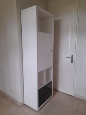 Prachtige XOOON kast 40 x 65 x 208 ( in goede nette staat)