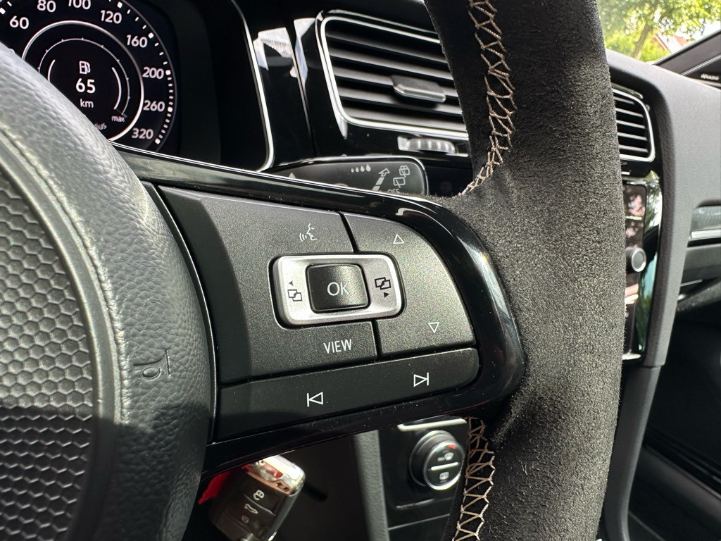Volkswagen Golf 2.0 tsi 4motion r // dealeronderhouden // pano //