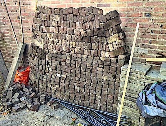 Gebakken oude straatklinkers