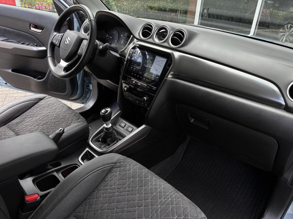 Suzuki Vitara 1.4 boosterjet style smart hybrid