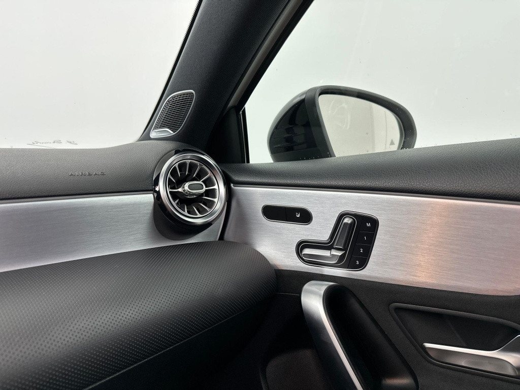 Mercedes-Benz A-Klasse 220 4matic amg pano acc sfeer memory