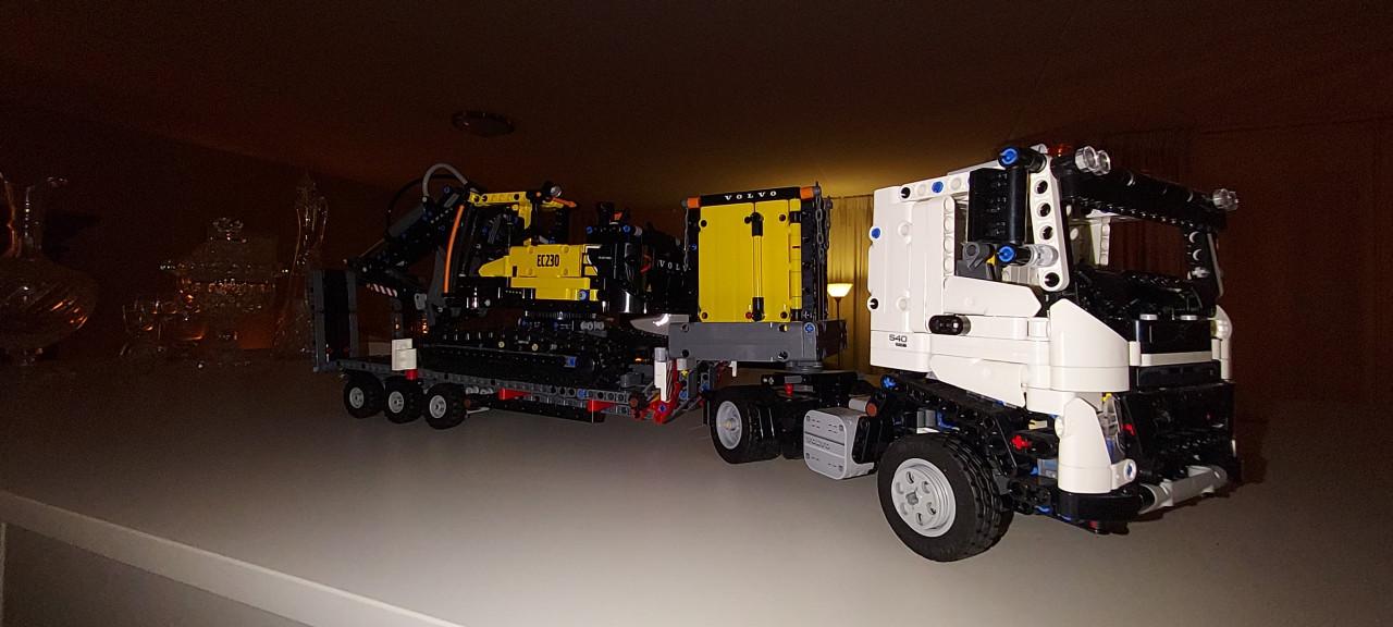 Lego Technic 42175 Volvo en Graafmachine