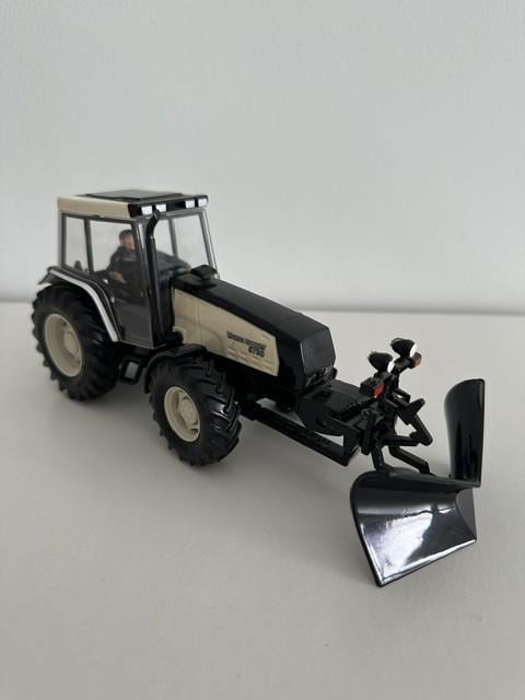 Verzameling landbouw miniaturen, o.a. Fendt & Valtra Valmet