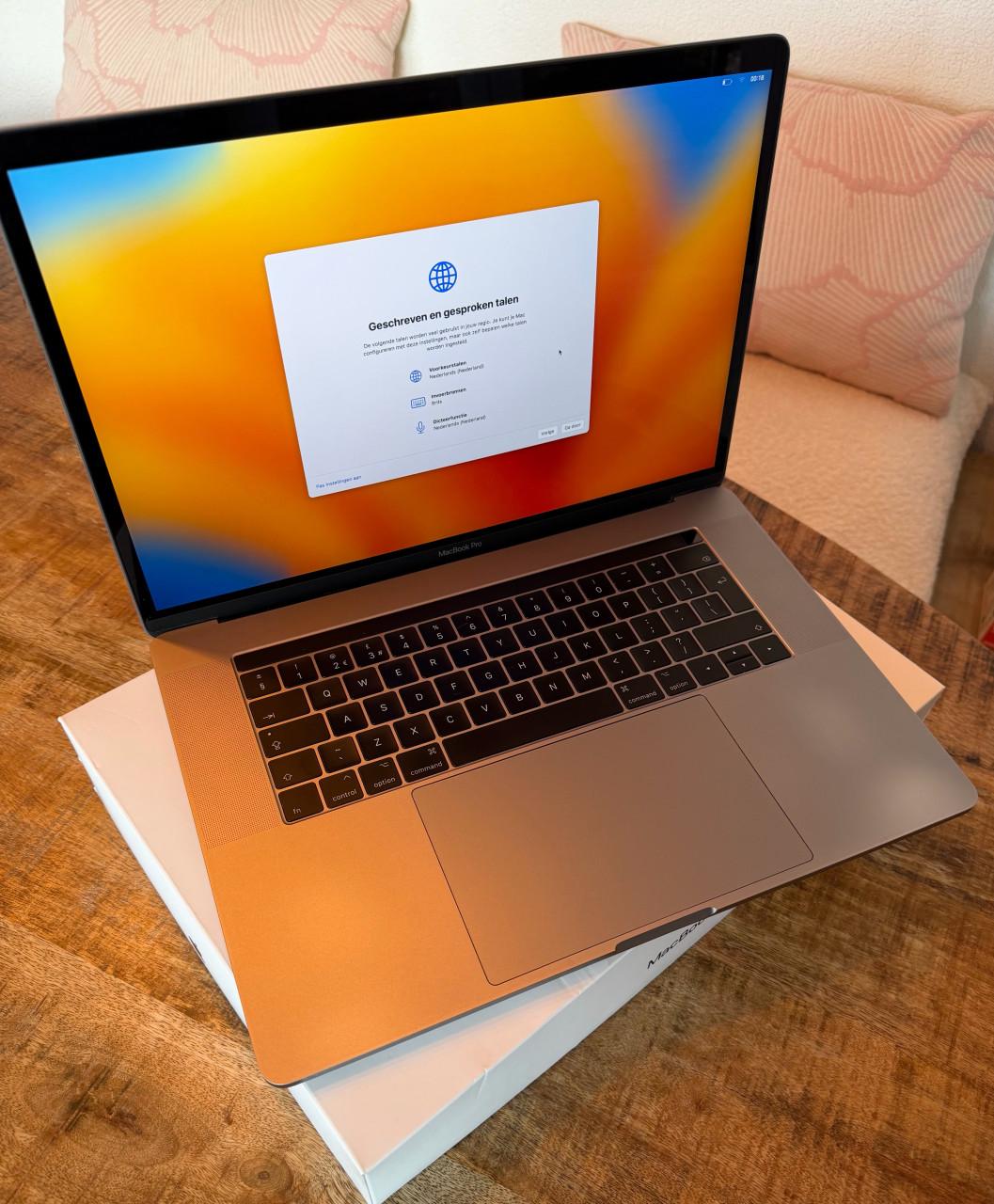 Macbook Pro 15Inch A1707 (2017). Nieuwstaat!