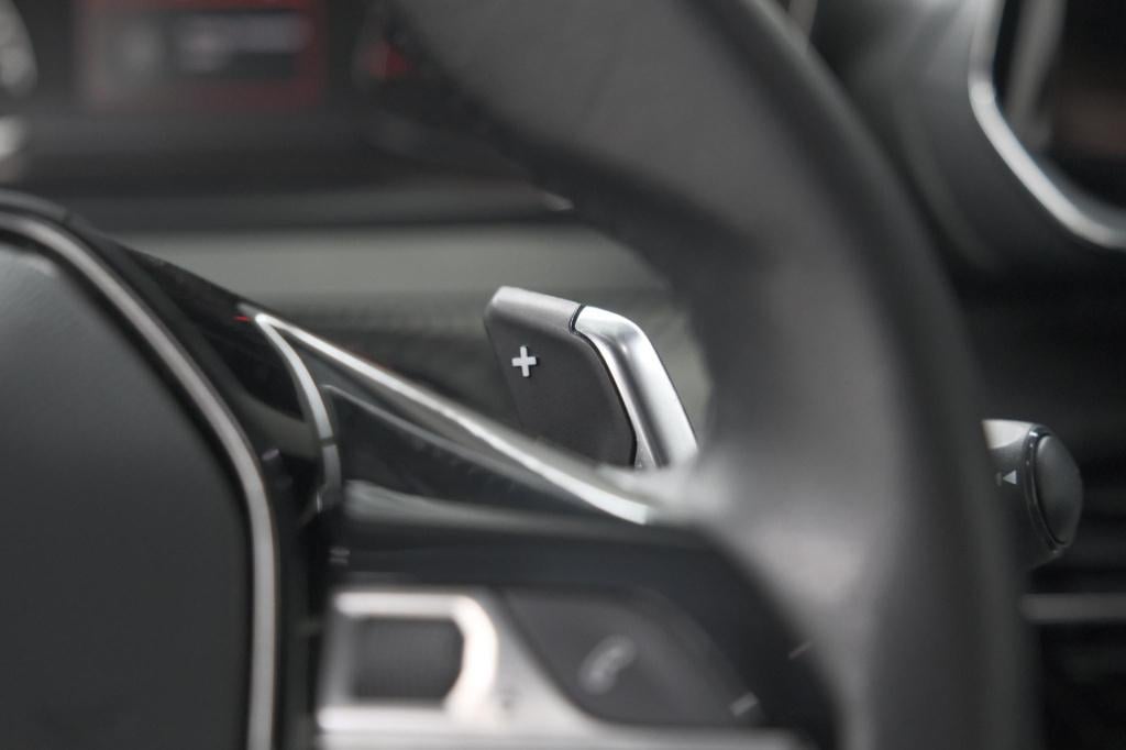 Peugeot 2008 puretech 130 eat8 allure | camera | navigatie | apple carplay 
