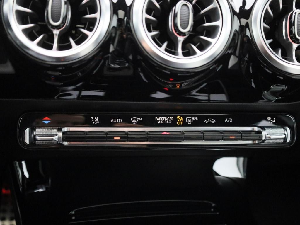 Mercedes-Benz A-Klasse 250 premium | automaat | panorama dak | virtual cock