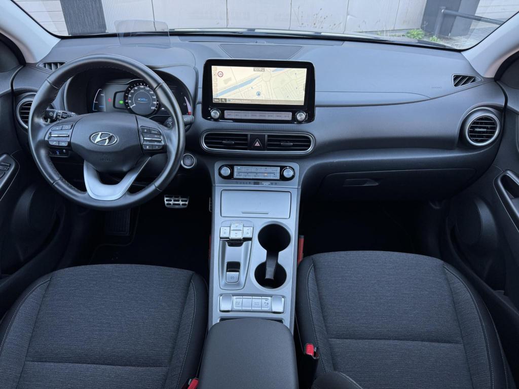 Hyundai Kona ev fashion 64 kwh soh 96%, 3-fase lader