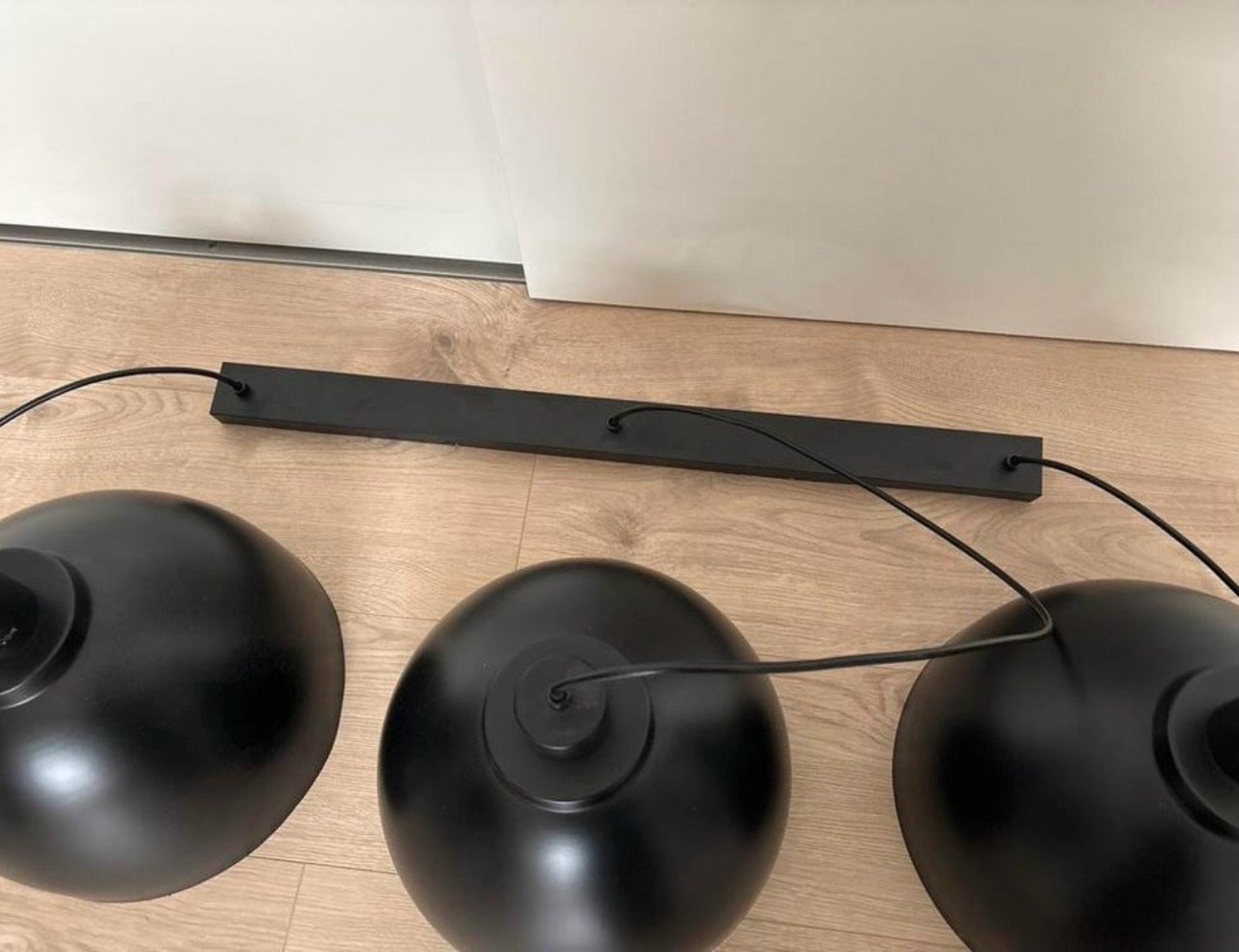 Lamp zwart met gouden binnenkant