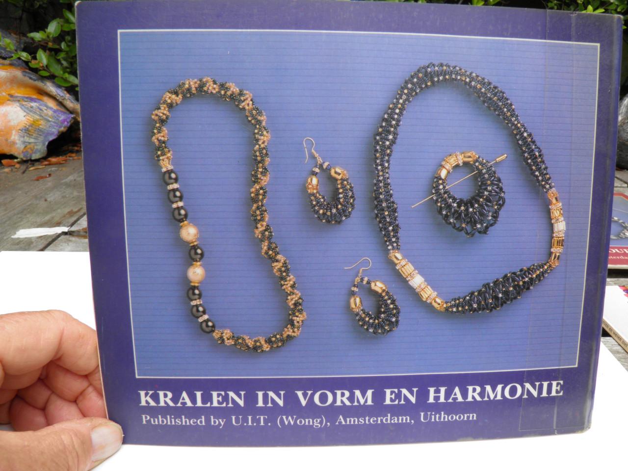 11 boekjes over sieraden maken en andere decoratieve technieken