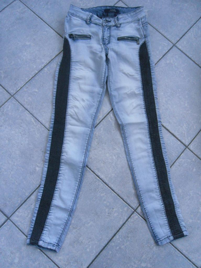 LICHTBLAUWE BROEK MET BIES MAAT 40