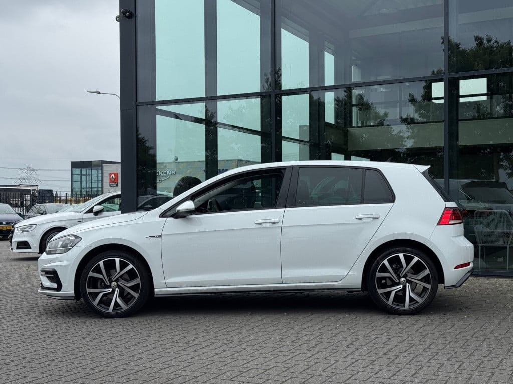Volkswagen Golf 1.0 tsi r-line * navigatie * adaptieve cruise control * pdc