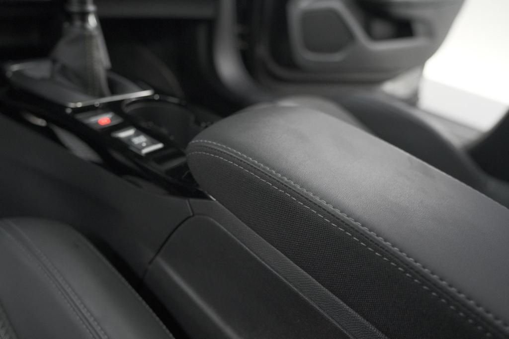 Peugeot 2008 puretech 130 gt | panoramadak | afneembare trekhaak | adaptiev