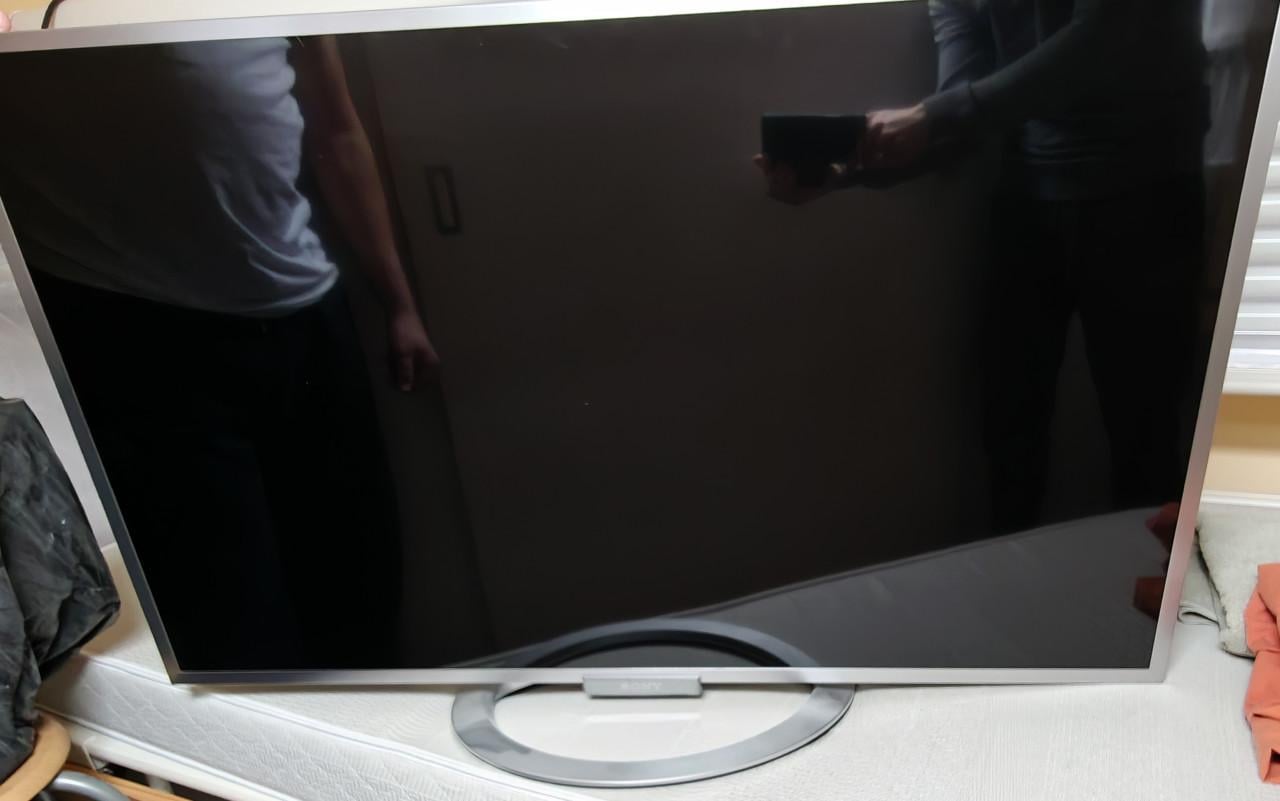 Sony LCD TV (KDL-47W807A)
