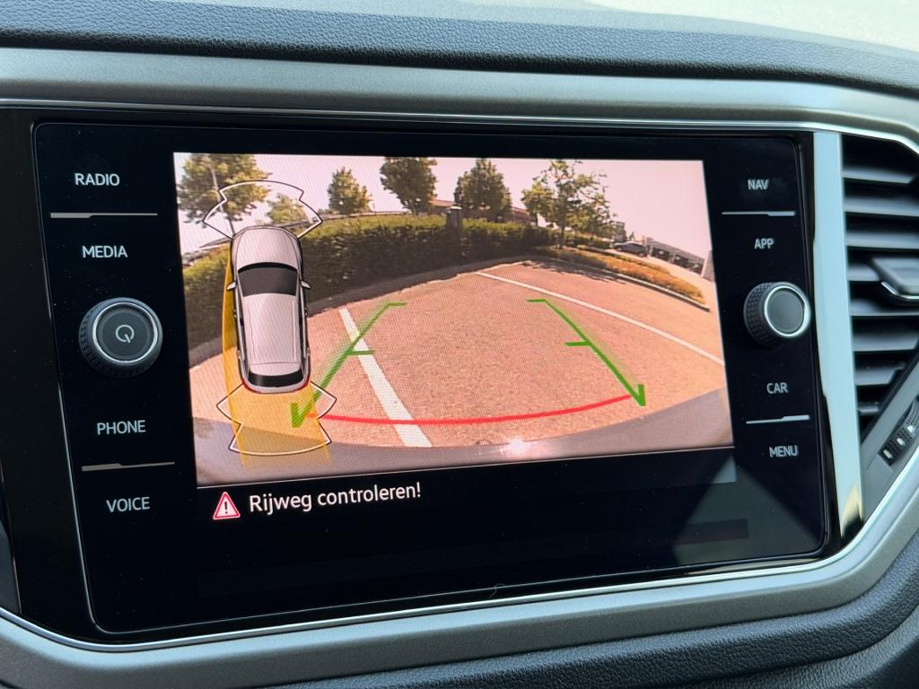 Volkswagen T-roc 1.5 tsi 150pk dsg style | camera | trekhaak | navi | carpl