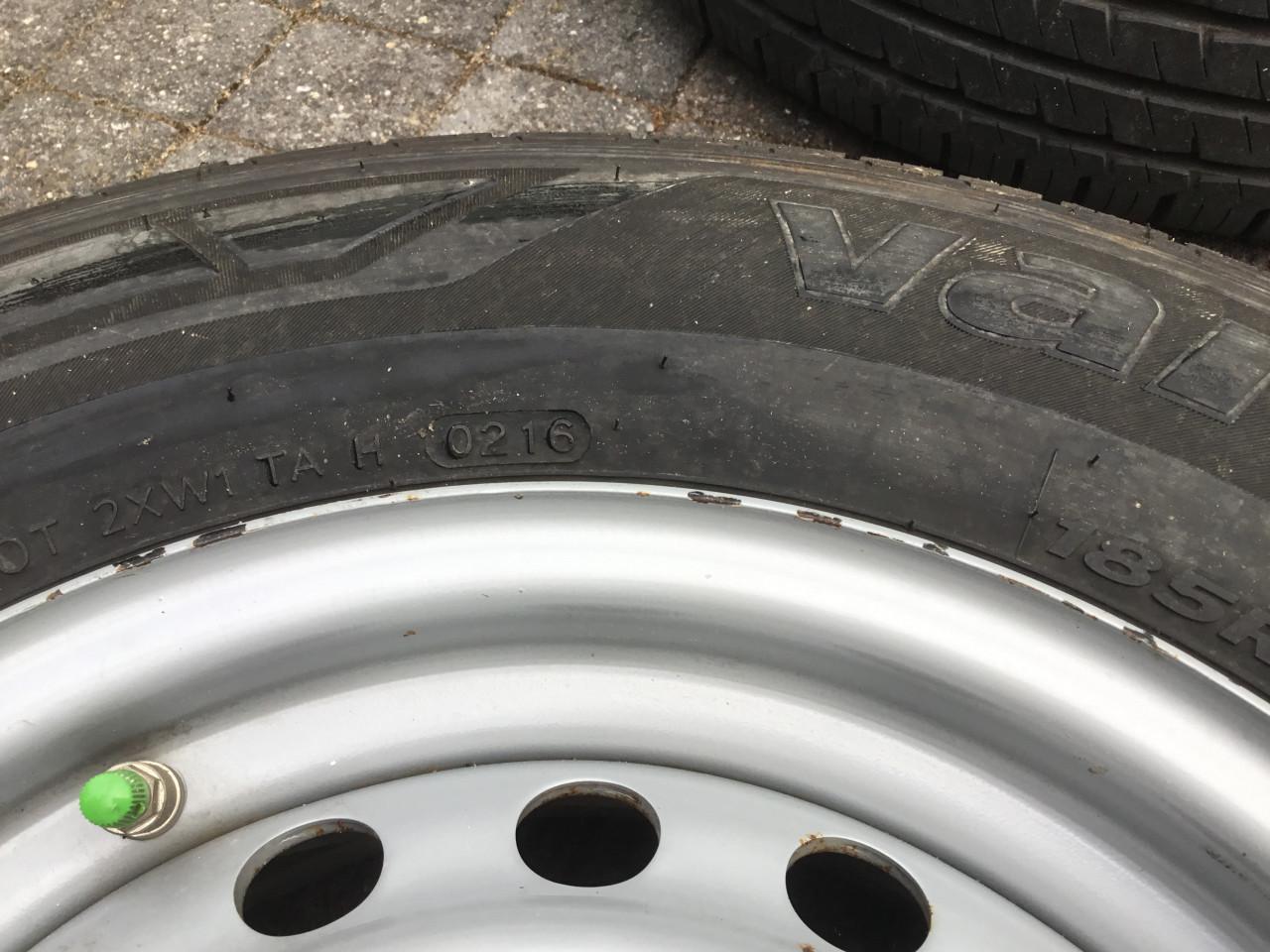 2 X stalen velg met Hancook banden 185R14C