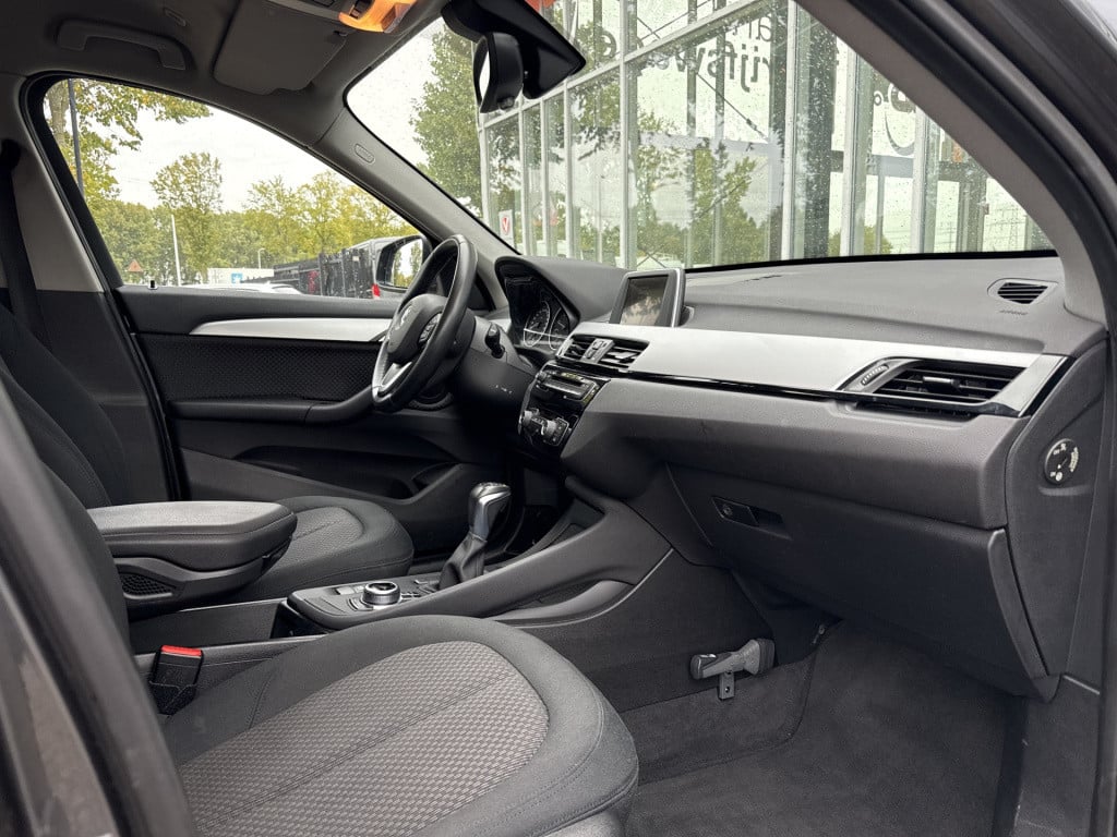 BMW X1 sdrive20i centennial executive | nl-auto | 1e eig | dealer oh | navi