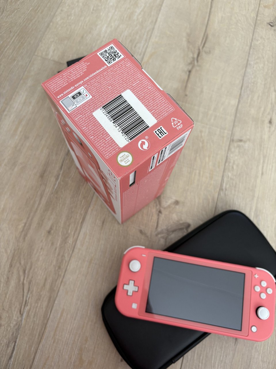 Nintendo Switch Lite Coral